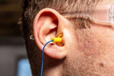 NEO  97-554  Chrániče sluchu na šnúre s ochranným krytom