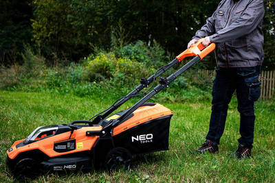 NEO  04-610  36V akumulátorová kosačka na trávu so šírkou záberu 400 mm