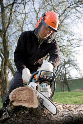 STIHL  MS 211  Motorová píla 1,7 kW