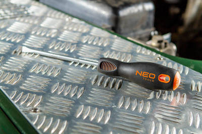 NEO  04-005  Skrutkovač plochý úderový 10.0 x 200 mm