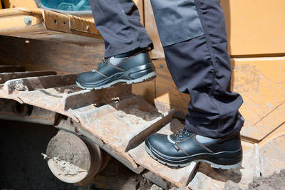 NEO  82-022  Pracovná obuv, koža, veľkosť 41, CE