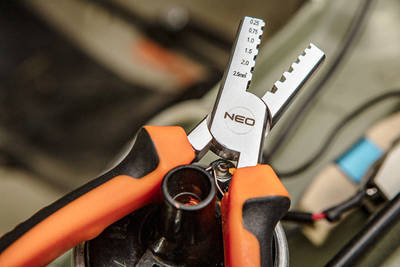 NEO  01-532  Kliešte na koncovky 140 mm, 0,25-2,5 mm