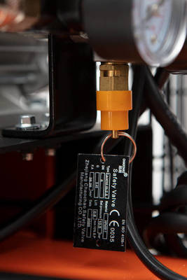 NEO  12K031  Olejový kompresor 150l, 230V