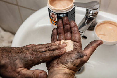 NEO  10-403  Gélová pasta na umývanie rúk, na odstraňovanie ťažkých a veľmi ťažkých nečistôt - 500g, krémová